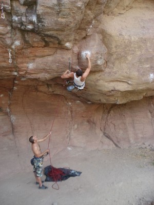 jacobmovdesderomo Jacob dealing with the crux on La Ira 7c+