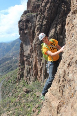 Escalando vías clásicas con aventura en canarias